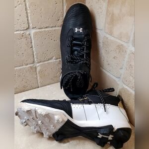 Under Armour Black and White Sports Cleats